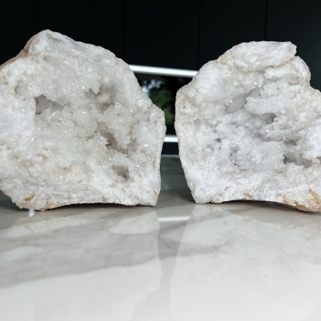 grote bergkristal geode 2 delen ruw